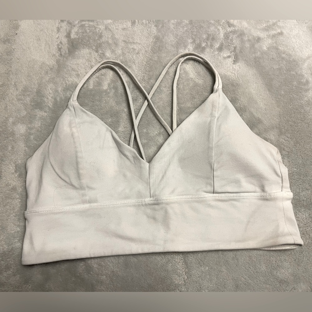 Sports bra with crossed back